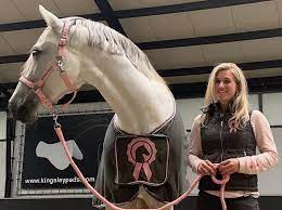 Britt geertruida dekker (purmerend, 24 februari 1992) is een nederlandse presentatrice, actrice en mediapersoonlijkheid. Paardenpraattv Britt Kijkt Haar Ogen Uit Bij Epplejeck Facebook