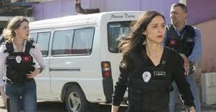 Bu iddialara yanıt dizisinin rıza baba'sı zafer ergin'den geldi. Arka Sokaklar Da Sezon Finali Heyecani Mesut Ve Aylin Olecek Mi Ozlem Cinar Diziden Ayriliyor Mu Takvim