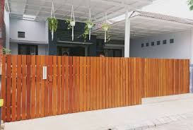 Supaya rumah minimalis bunda makin. 7 Inspirasi Pagar Kayu Minimalis Yang Klasik Dan Mewah Rumah123 Com