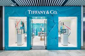 Tiffany Co S Emporium Melbourne Pop Up Includes A Vending Machine Vogue Australia In 2020 Tiffany Co Retail Store Display Retail Display