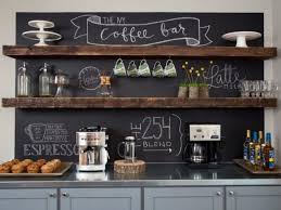 Wohnzimmer Bar Regale Tassen Alkohol Tortenplatte Wandfarbe Schwarz Tafelfarbe Beschriftung Wohnzimmer Bar Diy Kaffeebar Kuche