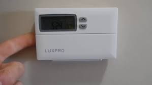 How to lock/unlock luxpro psp722e thermostat here are the steps to follow to lock your luxpro psp722e thermostat: Anpsedic Org