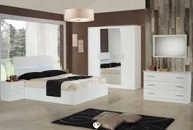 Magasinez chez brault & martineau. Billy Laque Blanc Chambre A Coucher Moderne L Ensemble Avec L Armoire 4 Portes Le Lit 140 Les 2 Chevets La Commode Le Miroir Lignemeuble Com