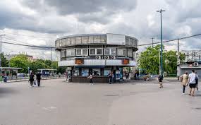 It is also the starting place of the gödöllő hév. Holnaptol Bezar Az Ors Vezer Teren A Gomba Meg Nem Tudni Mi Lesz Az Epulet Sorsa Pestbuda