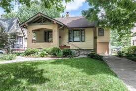 7579 Grand Ave Kansas City Mo 64114 Mls 2108249 Zillow Craftsman Exterior House Styles Zillow