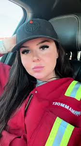 Little yard day #somecraneop #crane #craneop #craneoperator  #craneoperatorlife #mammoet #bluecollarwomen #mammoetglobal #bluecollarbabe  #bluecollar #yeggers #yeg #womensupportingwomen #womenintrades