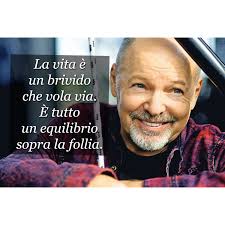 Alzi la mano chi non si è mai posto domande sul perché della nostra esistenza e sul suo reale significato. Vasco Rossi La Vita E Un Brivido Che Vola Via E Tutto Un Equilibrio Sopra La Follia