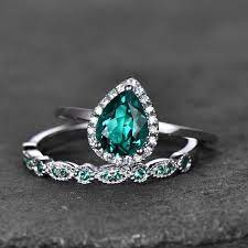 Emerald Wedding Ring Set 6x8mm Pear Emerald Engagement Ring Etsy In 2020 Emerald Wedding Rings Set Wedding Ring Sets Emerald Wedding Rings