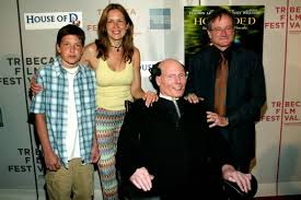 Christopher Reeve could have helped Robin Williams stay alive, Glenn Close  says