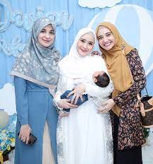 Maybe you would like to learn more about one of these? Hadiri Acara Aqiqah Zaskia Sungkar Pakai Tas Branded Mewah Seharga Puluhan Juta Semua Halaman Stylo