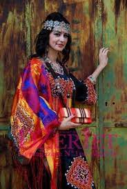 Coiffures Chignons De La Mariee Dziriya Magazine Traditional Outfits Afghan Fashion Algerian Clothing
