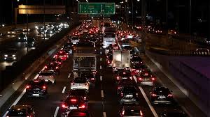 Πώς αιτιολόγησε την επίσπευση των. Korwnoios Poio Lockdown Sta Idia Epipeda Me Thn Persinh Pro Periorismwn Epoxh H Kinhsh Sthn A8hna