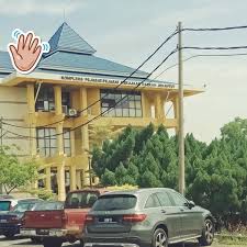Pejabat tanah besut menyediakan perkhidmatan kaunter pandu lalu bagi pembayaran cukai tanah. Pejabat Daerah Tanah Jerantut Government Building