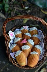 Pretty Birthday Treats Lemon Coconut Madeleines Recette En 2020 Kinder Nutella Recette Madeleine