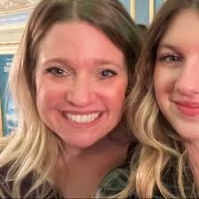 Kelly Langlois's Instagram, Twitter & Facebook