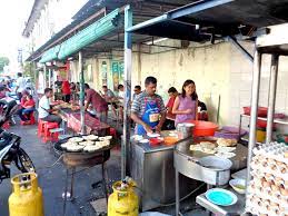 Just dig in, break the yolk and wait until it soaks the upper layer of the bread. Penang Roti Canai Roti Bakar At Transfer Road Asia Pacific Hungry Onion