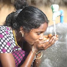 The Worth of Water: Our Story of Chasing Solutions to the World's Greatest  Challenge: White, Gary, Damon, Matt: 9780593189979: Amazon.com: Books