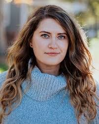 Kristin Lauer's Instagram, Twitter & Facebook