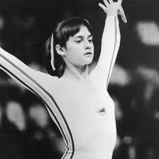 La exgimnasta rumana nadia comaneci ha rendido homenaje a la hazaña que logró en los juegos olímpicos de montreal 1976, en la que ganó una medalla de oro tras obtener la histórica calificación. Nadia Comaneci Merlinenglish