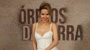 A atriz televisiva leona cavalli declamou uma poesia de vinicius e a apresentadora nadja haddad enalteceu, também, as obras do poeta. E Exatamente O Oposto De Mim Afirma Leona Cavalli Sobre Sua Personagem Em Orfaos Da Terra