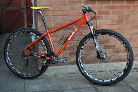 Current El Mariachi Steel Hardtail Trail Xc Racer With 430mm Chainstay This Bike Is Very Fun To Ride Moutain Bike Hardtail Mountain Bike Urban Bicycle