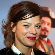 Schwarz was born in erbach im odenwald and grew up in the small town of michelstadt, germany. Jessica Schwarz Aktuelle News Infos Bilder Bunte De