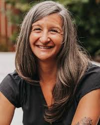 Amy Lathrop's Instagram, Twitter & Facebook