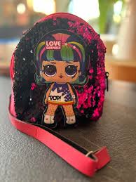 Thanks for all your responses everyone. We are all sorted now 👍 Hi anyone  available now (man and van) to help transport an old chest of drawers to  Farnham auction rooms please ?