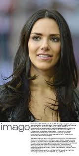 Sky sports f1 is a tv channel that has the exclusive rights to broadcast f1 inside uk and ireland. Sky Moderatorin Esther Sedlaczek So Erklart Sie Ihren Dusseldoof Versprecher Express De