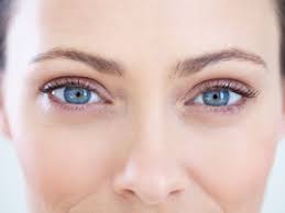 J'ai moi aussi beaucoup de problèmes d'allergies. Pourquoi J Ai Les Yeux Gonfles Ce Matin Top Astuces Pour Y Remedier Femme Actuelle Le Mag