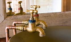 how to choose a bathroom faucet