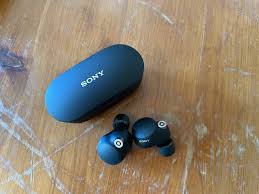 Like our new integrated processor v1, specially developed by sony, that cancels more noise than ever, a new driver unit with more performance, noise sensing microphones, and innovative noise isolation earbud tips. N Kmkiqitdaq4m