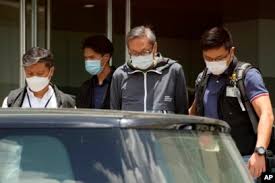 … 壹傳媒及《蘋果日報》五名高層前日（17 日）被指違反國安法被捕。 警方突擊搜查《蘋果日報》大樓，檢取多部電腦主機，凍結三間公司合共 1,800 萬元資產。 當中壹傳媒行政總裁張劍虹、《蘋果日報》總編輯羅偉光，連同蘋果日報有限公司等 3 間公司. Fbdoncivycdwsm