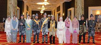 Colored diamond info index royal jewels royal tiaras diamond. Kenali Kerabat Diraja Malaysia Yang Mungkin Tidak Diketahui Ramai