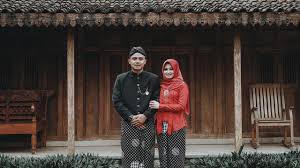 Foto prewedding baju adat jawa klasik caca & zunan. Prewedding Jawa Atilla Bagus Zh Picture Youtube