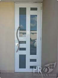 Una de las ventajas que ofrece la madera, es que te permite crear diseños infinitos que vayan con tu estilo. 45 Ideas De Puertas De Banos En 2021 Puertas De Banos Puertas De Aluminio Puertas De Aluminio Exterior