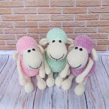 Kadife Ipten Amigurumi Kuzu Yapimi Tarifi Mimuu Com Hayvan Desenleri Orme Olmayan Desenler Serbest Orgu