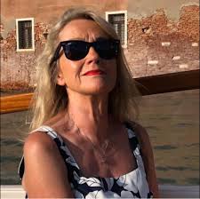 Should I bring euros to Venice?