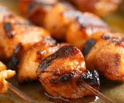 Brochettes De Poulet A L Erable Et Sriracha In 2020 Chicken Kebobs Kebab Recipes Grilled Chicken Recipes