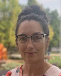 Elizabeth Munson's Instagram, Twitter & Facebook