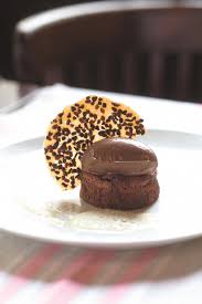 Moelleux Au Chocolat Quenelles De Ganache Et Creme Anglaise Anglaisfacile Moelleux Au Chocolat Recette Moelleux Chocolat Petits Moelleux Au Chocolat