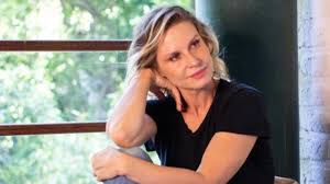 Paula Burlamaqui fala da recuperação após cirurgia no ombro e comenta crítica de Marina Lima
