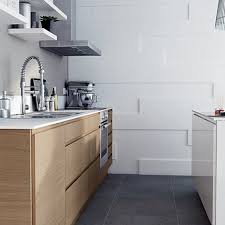 Cuisine moderne et chaleureuse gris et blanc. Cuisine Les Nouveautes Des Cuisinistes Meuble Cuisine Cuisines Design Decoration Cuisine