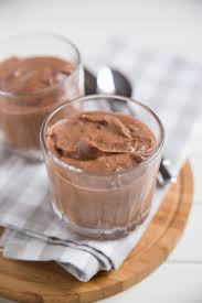 Mousse Au Chocolat Allegee Au Yaourt Recette En 2020 Mousse Au Nutella Moins De 100 Calories Recette Mousse Au Chocolat