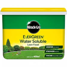 It's specially formulated for turfgrass with high nitrogen and chelated iron; Miracle Gro Evergreen Water Soluble Lawn Food 2kg Tub