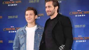 Crime journalism, he blurs the line between observer and participant to become the star of his own story. Jake Gyllenhaal Promiflash De