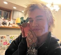 Mike Nickels's Instagram, Twitter & Facebook