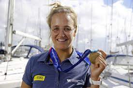 Emma plasschaert is aan een wederopstanding bezig in de olympische zeilwedstrijd. Nieuwpoort En Oostende Huldigen Wereldkampioene Emma Plasschaert