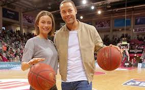 „der bachelor 2019 läuft auf rtl. So Schnell Das Bachelor 2019 Traumpaar Jenny Lange Und Andrej Mangold Zieht Zusammen