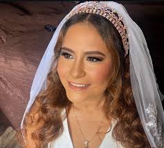 Iso a full glam makeup artist!! 🖤🖤